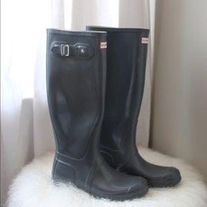 Hunter Original Tall Gloss Rain Boot, 8, Gull Grey